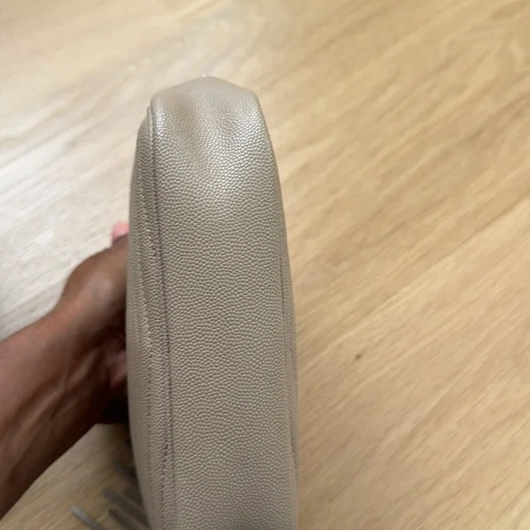 Saint Laurent mini Lou
Used a handful of time/scratches on front logo - Picture 5 of 8